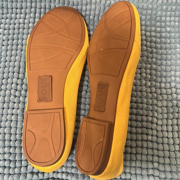 Women’s size 9 yellow soul naturalizer sandals - Picture 3 of 3